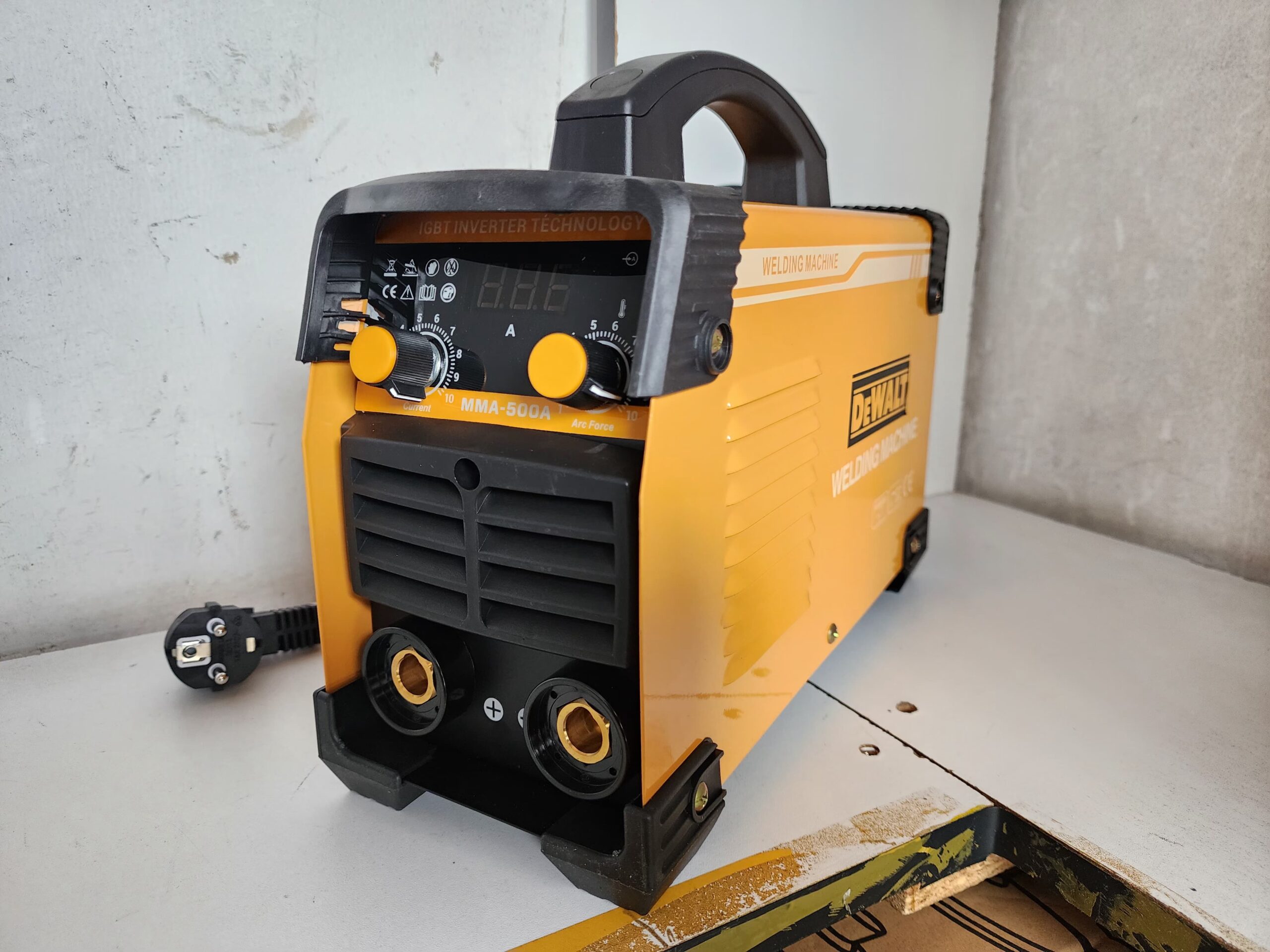 WhatsApp-Image-2024-12-18-at-08.05.55_3a7bd10c-scaled-1.jpg Dewalt Welding 500 AMP - Image 1